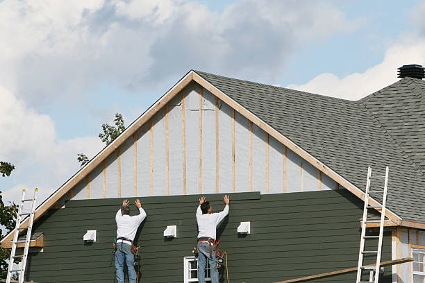 Professional Siding technician working in Washington, NC